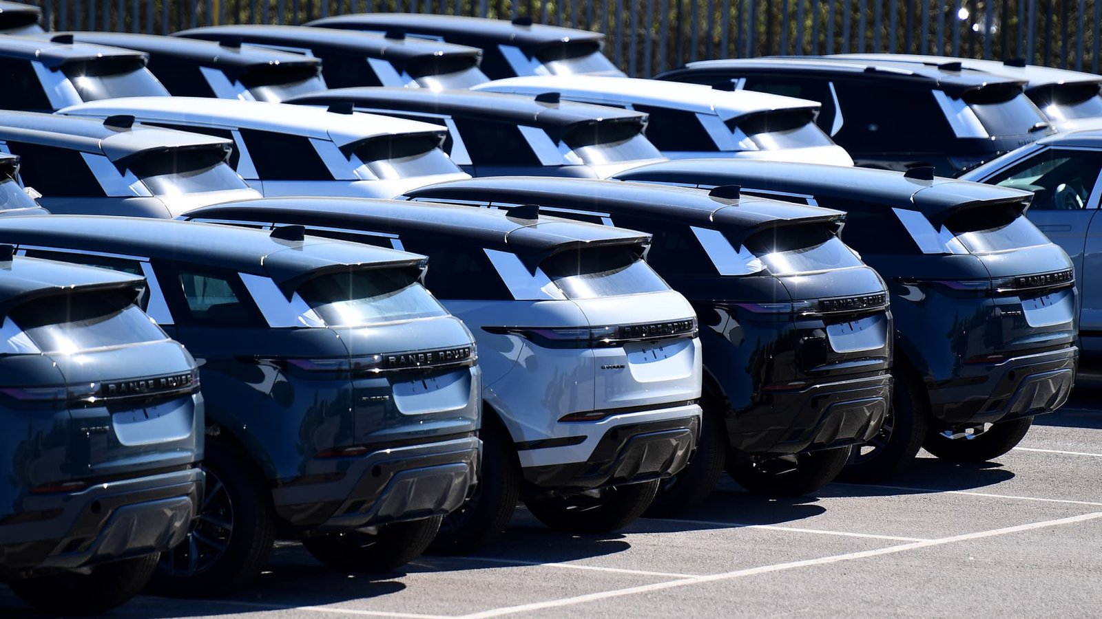 JK automobilių ir transporto priemonių išėjimai gegužę sumažėjo mažiau nei 76 metai