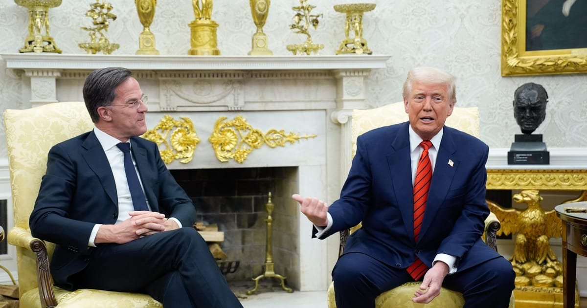 5 straipsnyje Trumpas išreiškė įtarimą pakeliui į NATO viršūnių susitikimą – „Politico“
