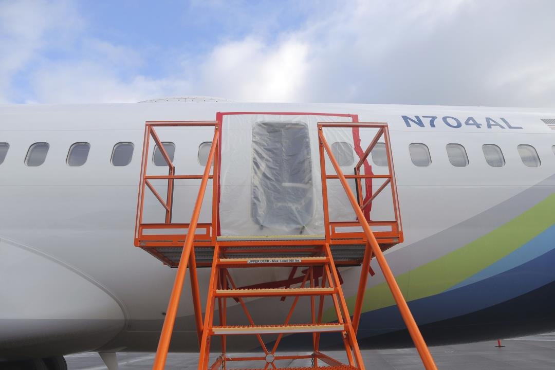 „Boeing“ darbuotojas treniravosi į durų kištuką atostogų remontu