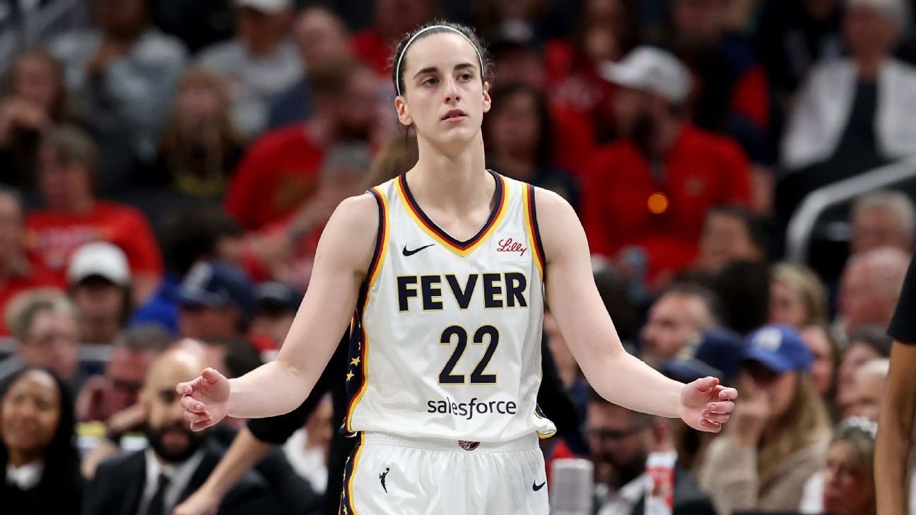 Caitlin Clark vėl lauke, neatsispaustas prie sparnų, Paige Buckers