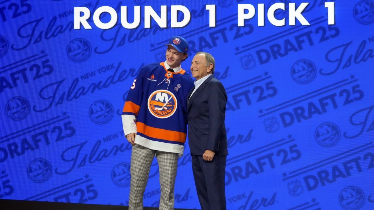Salų gyventojai pasirenka Matthew Schaefer Nr. 1 2025 m. NHL juodraštis