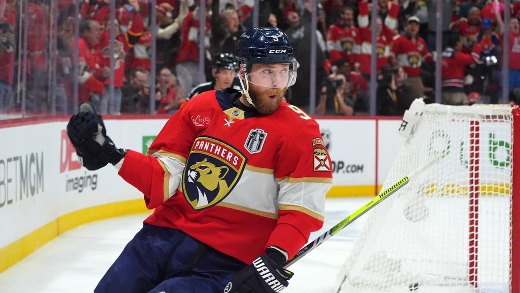 „Panthers“ palaiko MVP atkrintamąsias varžybas Sam Bennett, pratęsdamas 8 metus