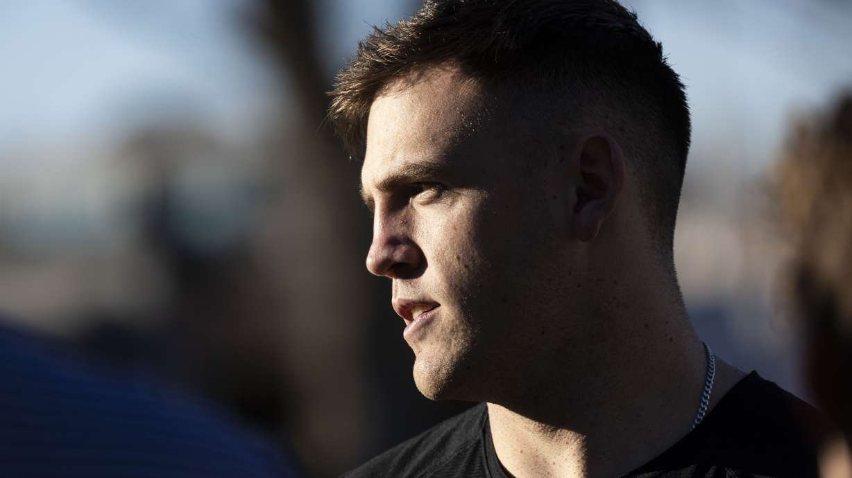 BYU QB Jake Retzlaff reaguoja į civilinius reikalus teigdamas, kad susitikimas yra sutarimas