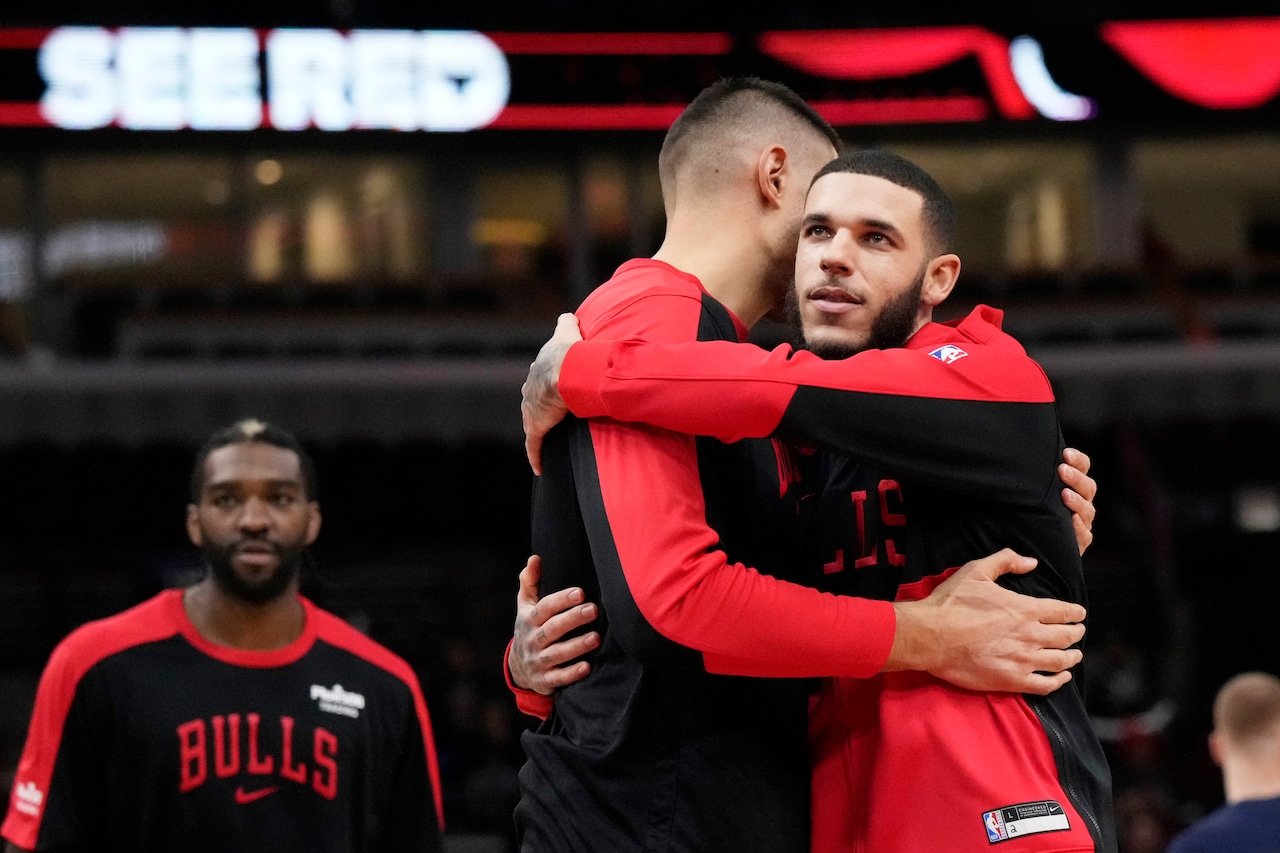 „Cavs“ įsigyti „Lonzo Ball“ prekyboje su „Chicago Bulls“