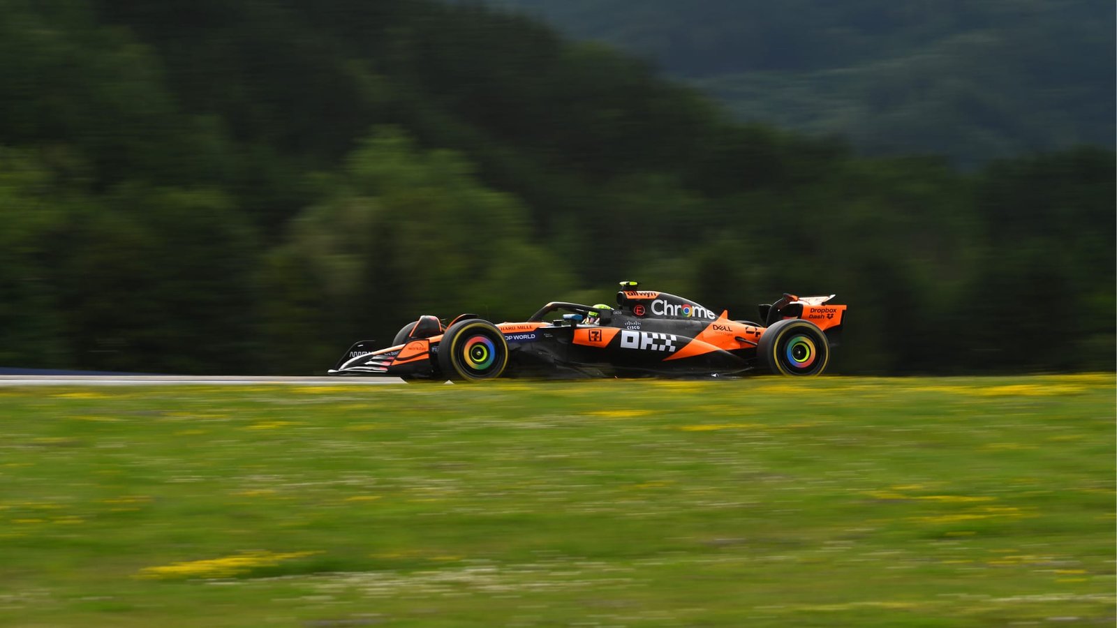 Antrosios praktikos Austrijoje „Lando Norris“ vadovauja Oskarą Piastri ir Maxui Verstapenui