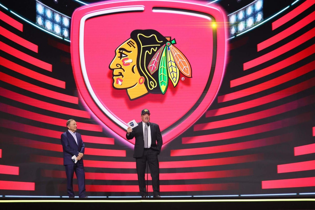 „Blackhawks“ prideda dar 3 juodraščius, kad toliau žaidžia skaičių žaidimą