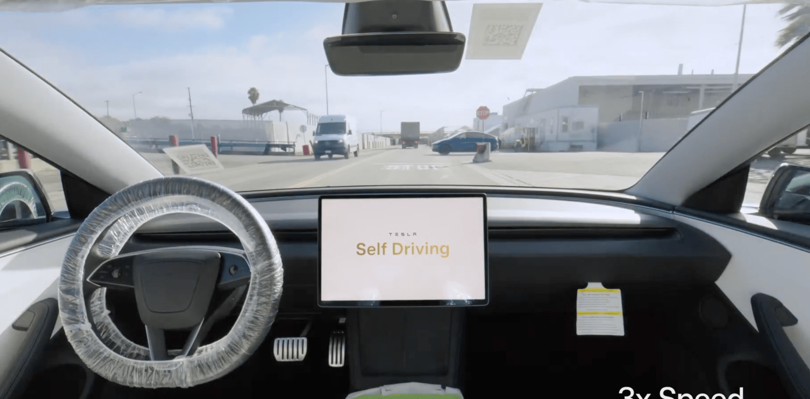 Elonas Kasturi teigė, kad „Tesla“ turėjo savo pirmąjį automobilį, kuris visiškai autonomiškai pasiekė klientą iš gamyklos