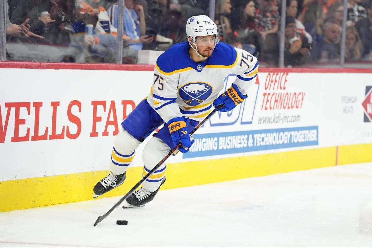 „Sabres“ prekiauja Connor Clifton ir pasirinkite „Penguins“ Conor Timmins, Isaac Belliveau