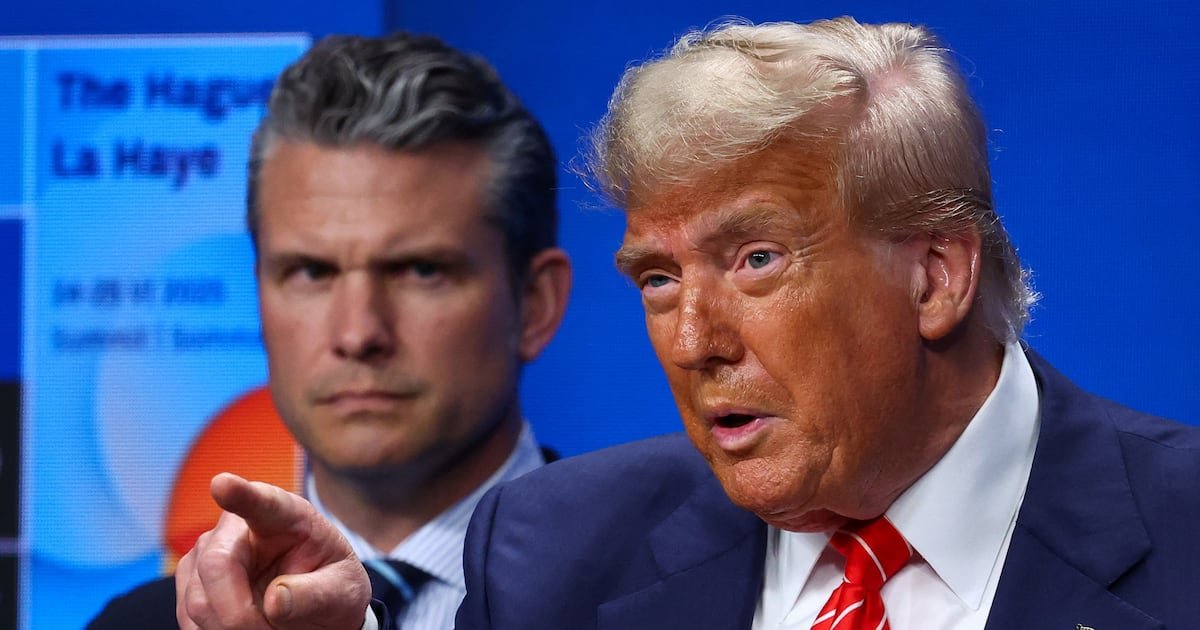 Trumpas plūduriuoja beprotiškos pasiūlymai Iranui naujausioje taikos diskusijoje