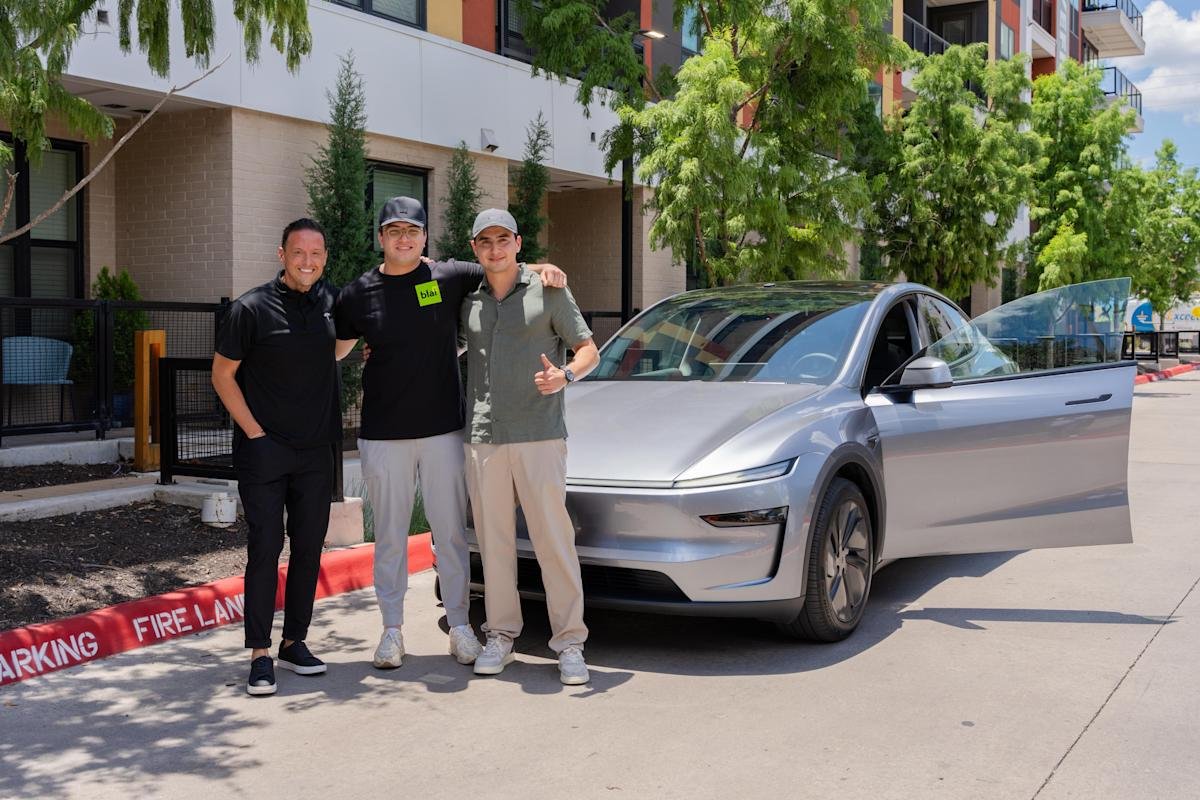 „Tesla“ rodo mūsų pirmąjį pilną autonominį platinimą, kad gerai veiktų savo savarankiškai važiuojančiuose automobiliuose