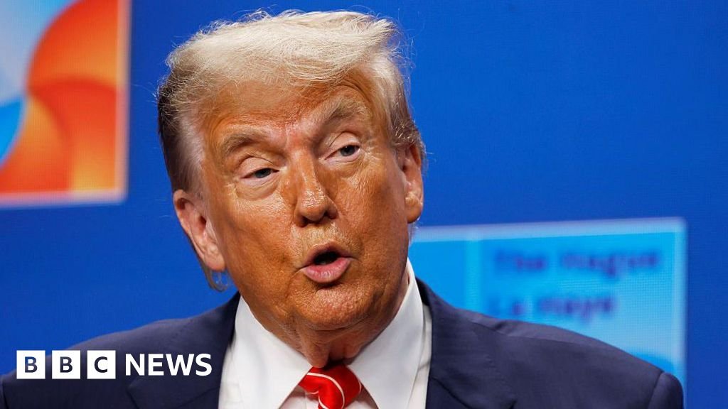 Su Trumpo doleriu palieskite svarą maždaug 4 metų ūgiu
