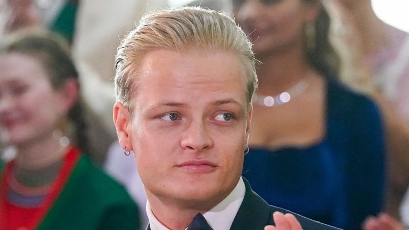Oslo policija paskelbė įtarimus dėl prievartavimo ir seksualinės prievartos prieš Norvegijos karūnos princesės sūnų