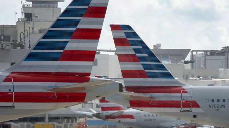 5 sužeista dėl neramumų skrydžio metu „American Airlines“