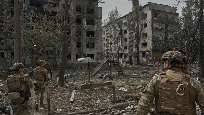 Rusija surinko 1,5 kariuomenės netoli Strateginio Ukrainos miesto, sako Kijevas