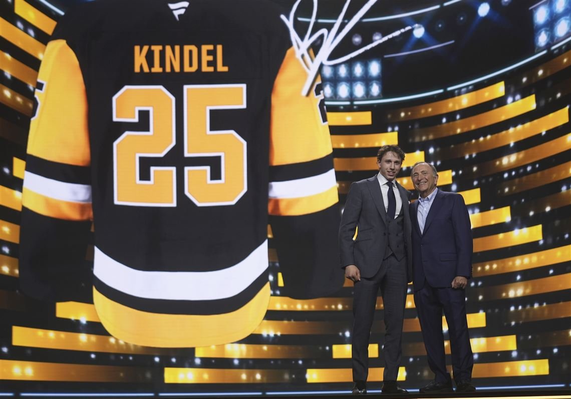 Kyle Dubas ir Bucko konvencija 1 ture, pasirinkdamas Benjaminą Kindelą, tada prekiauja atgal