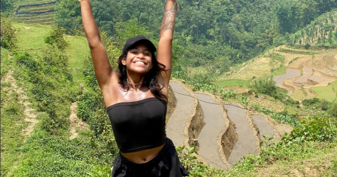 Gelbėtojai lenktyniauja, kad pasiektų Brazilijos turistus, patekus į slėnį populiariame Indonezijos ugnikalnyje