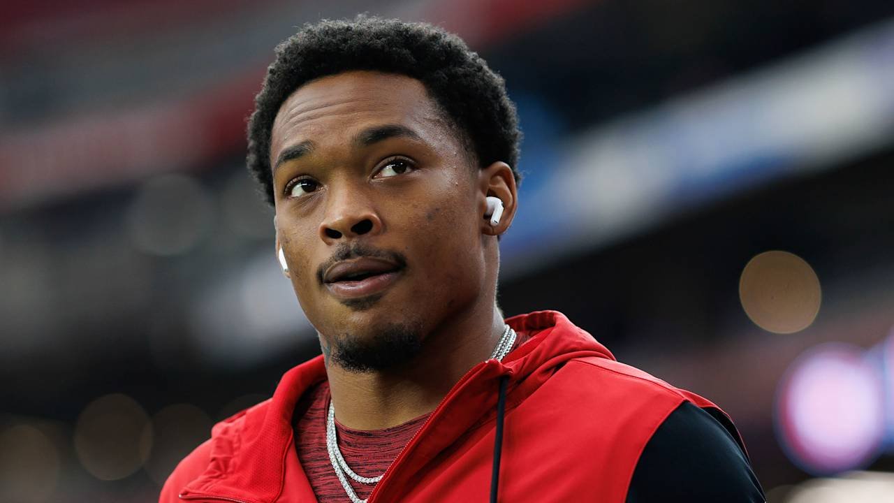 „Niners CB Deommoore Lenoir“ areštas, kaltinamas nusikaltimu, priešinasi areštui