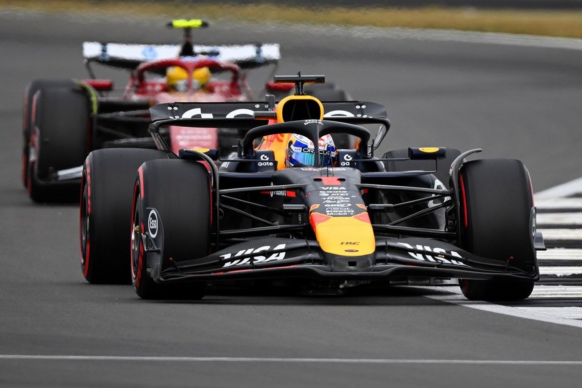 Kokie yra duomenys apie Maxo Verstapeno, „Ferrari“ ir „McLaren“ tikimybę Britanijos bendrosios praktikos gydytoje