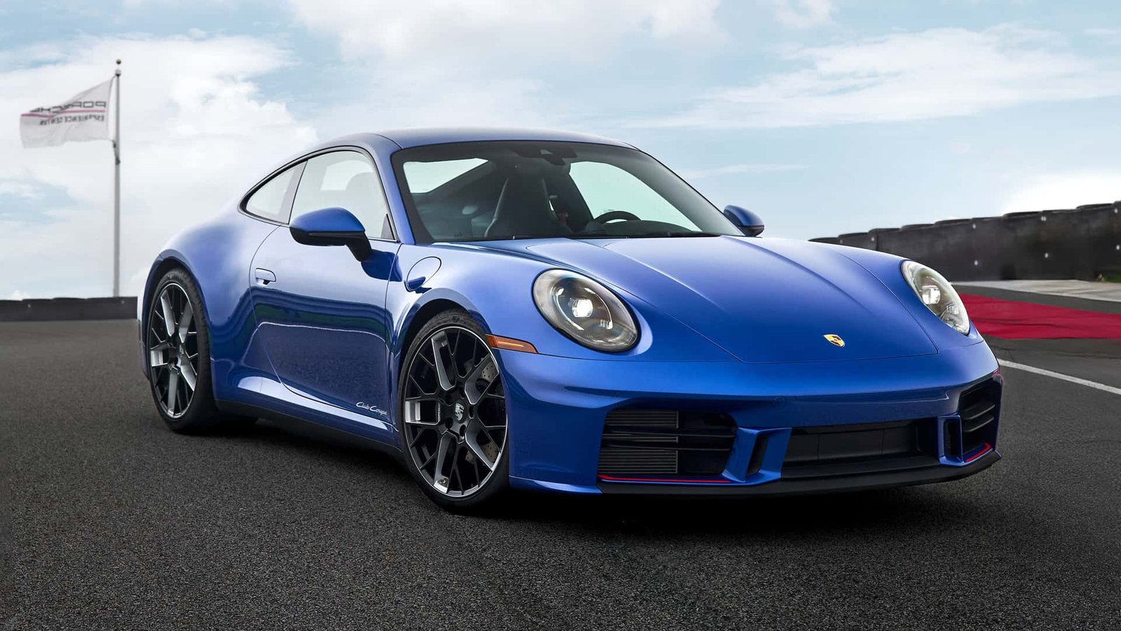 „Porsche 911“ klubo kupė yra „Carrera T“, bet retas