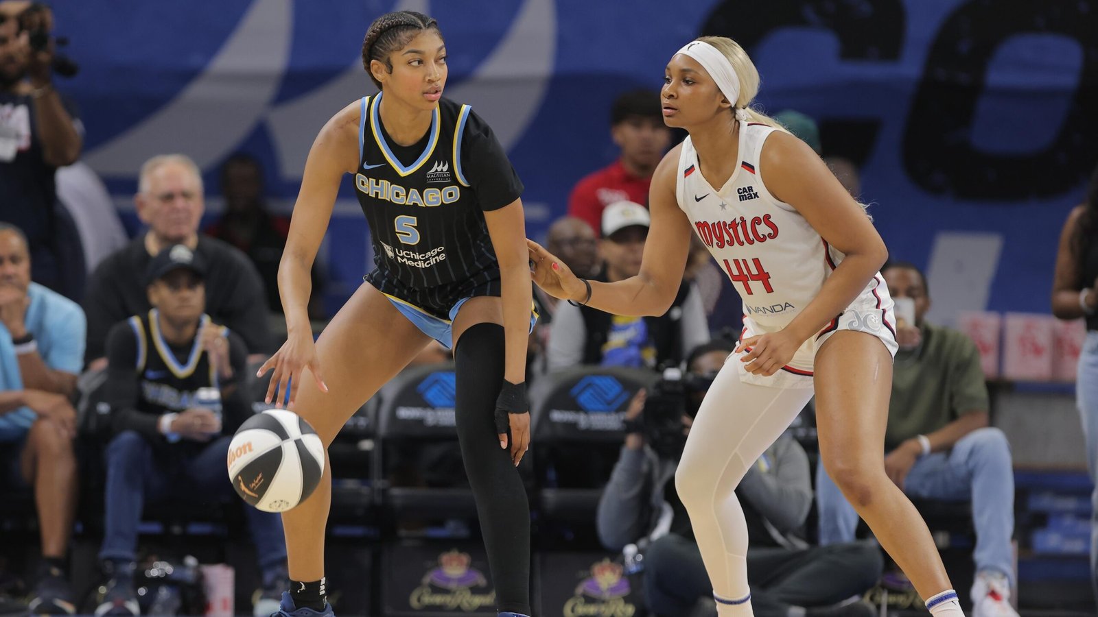 „WNBA All-Star Game 2025“ rezervai, rasti „Caitlin Clark Vs.“. „Napheesa Collier“ juodraštis