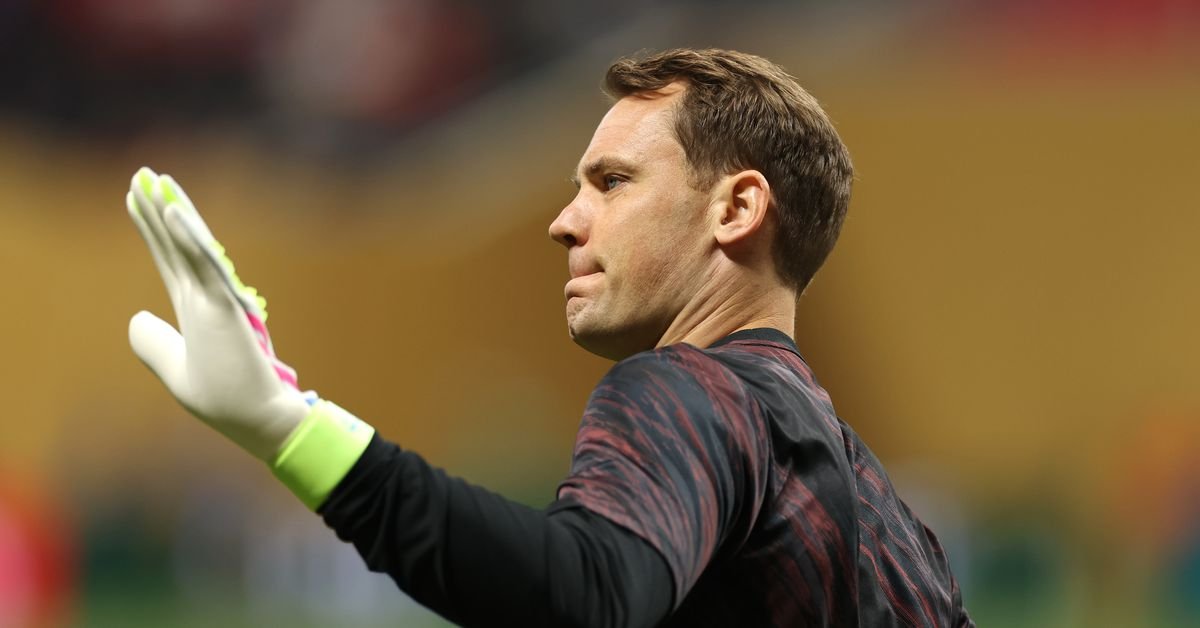 Manuelis Neueris iš Miuncheno „Bayern“ smogė Gianluigi Donnarumma PSG po neapgalvoto žaidimo, kuris sužeidė Jamal Musala