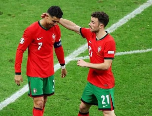 Dar viena socialinė žiniasklaida apie Cristiano Ronaldo nebuvimą Diogo Jota laidotuvėse