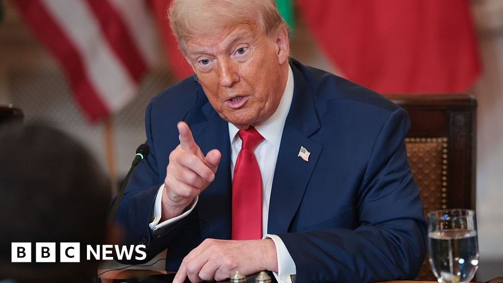 Trumpas sako, kad ES ir Meksika akis į akį 30% tarifų nuo rugpjūčio