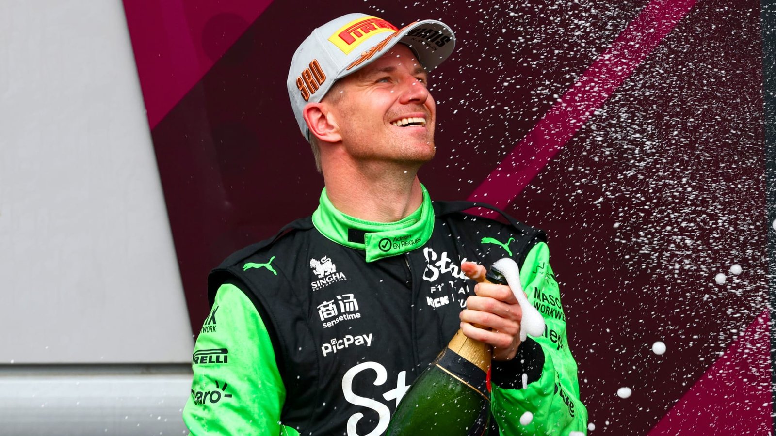 „Jis visiškai nusipelno šios akimirkos“ – F1 Paddockas atsako į mergaitės Nico Hillbergo taką