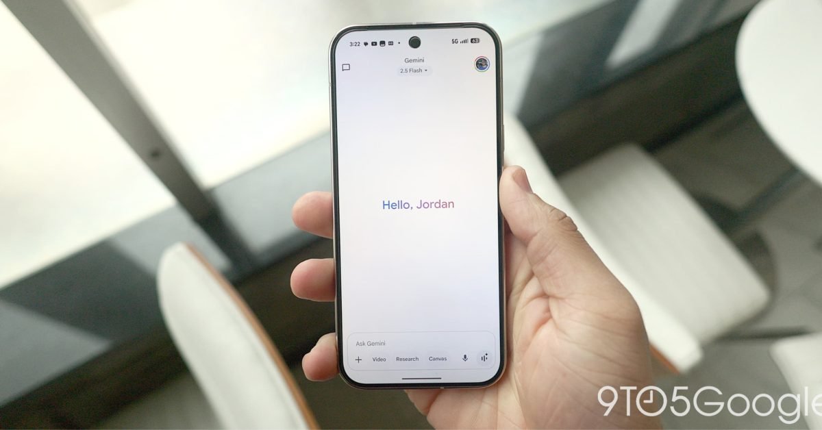 „Gemini App Generling“ tapo mėlyna su nauja piktograma