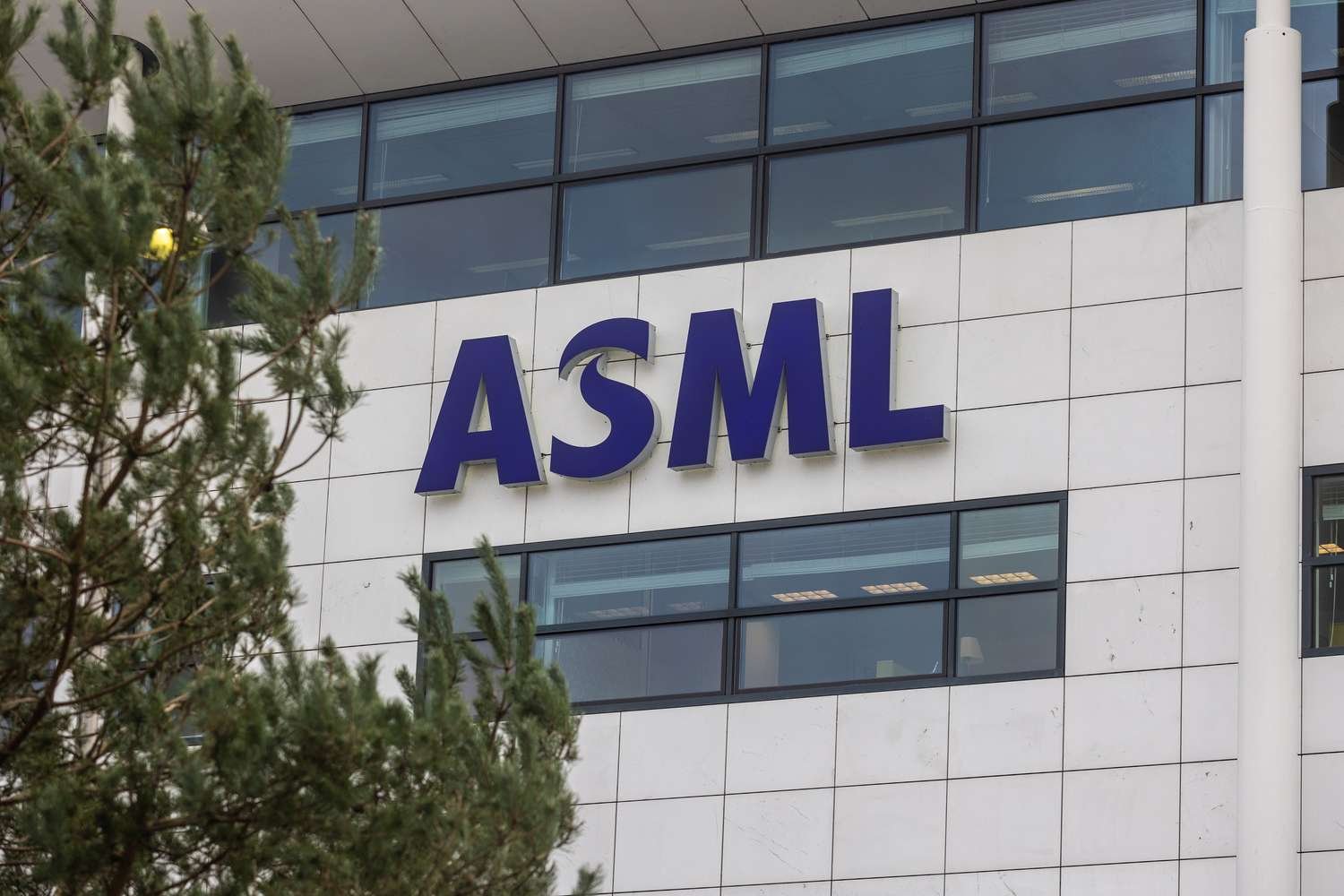 „Chip Gear“ gamintojas ASML negali garantuoti kitais metais. Jos atsargos mažėja.