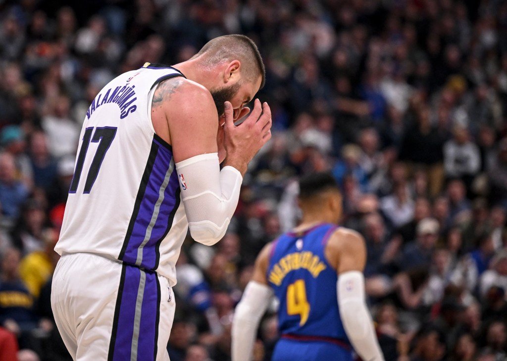 „Nuggets“ bando išlaikyti Joną Valanciuną, nepaisant „Euroleague“ pasiūlymo
