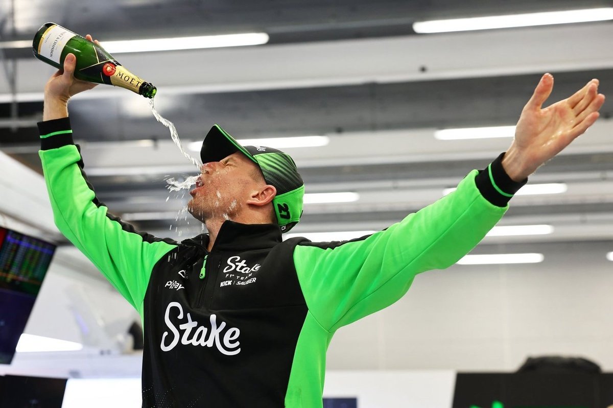 „Mercedes“ teikia dovaną „Sauber“ po Nico Hulkenberg F1 mergaitės „Silverstone“