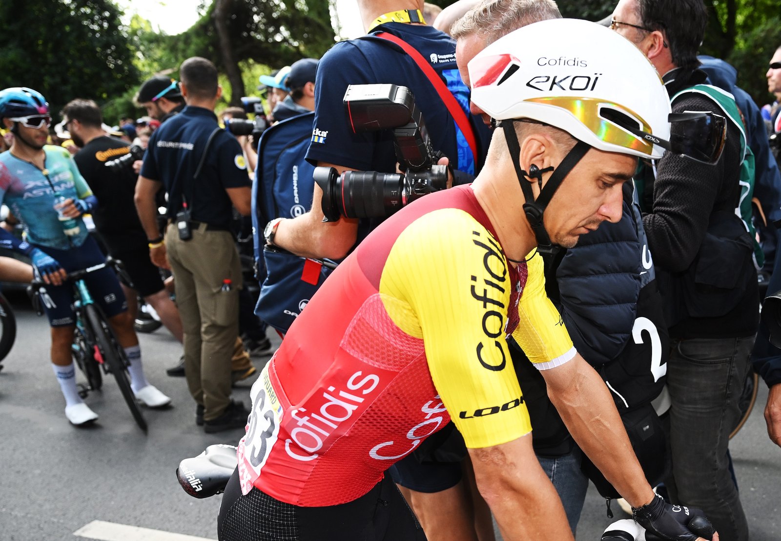 „Aš nesu blogas žmogus“ – Brianas Kokopiard Apolgosia po Jasper Philippsen katastrofos „Tour de France“, vis dar pataikė į puikų ir geltoną kartoną