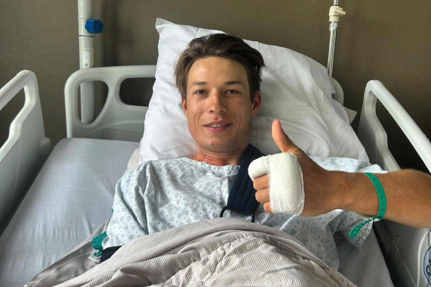 „Dabar prasideda kelias į pasveikimą“, – po „Tour de France“ katastrofos Jasperis Philipsenas atlieka kolorbono operaciją