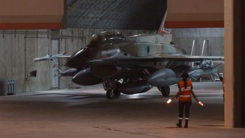 Izraelis bomba Hoothis Jemene po to, kai sukilėliai pirmą kartą per kelis mėnesius įsiveržė į komercinius laivus