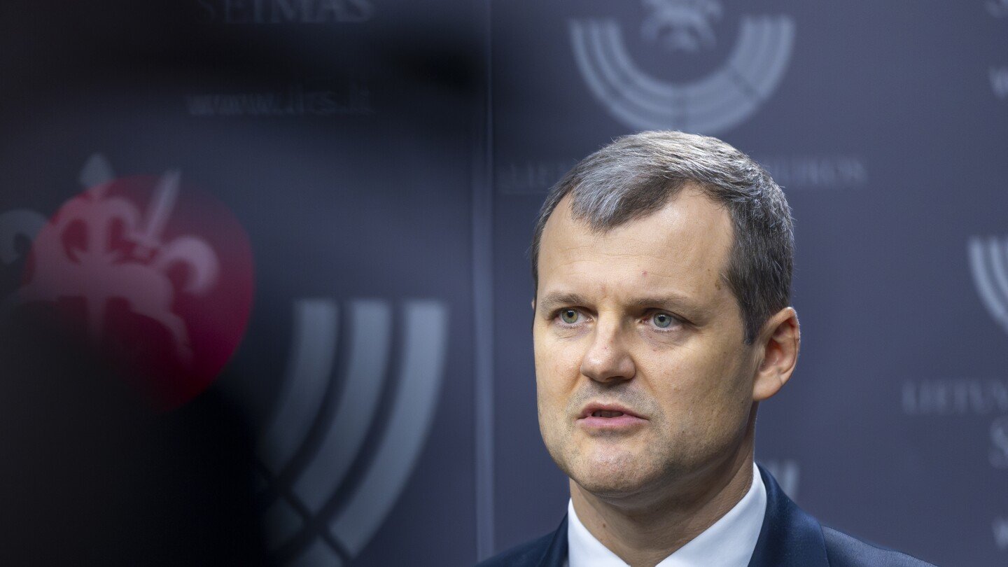 Lietuvos ministras pirmininkas Gintatus Palas atsistatydino po tyrimo ir protestų