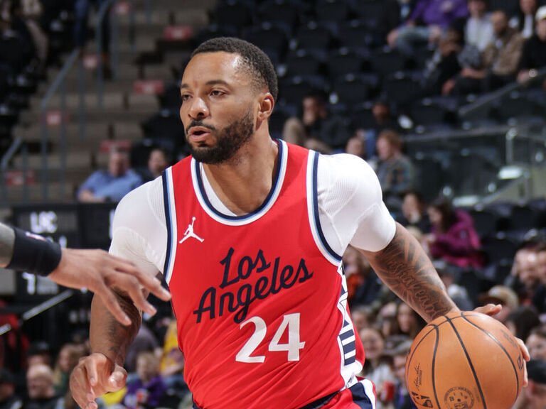 Teat Land Powell 3 komandų prekyboje su „Clippers“, „Jazz“